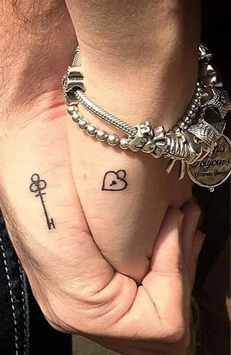 Tatuaż ślubny - zamek i klucz do serca