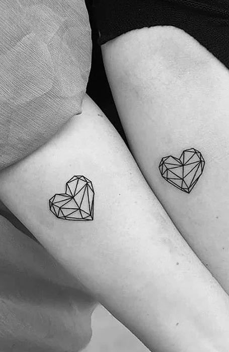 Tatuaż ślubny - geometryczne serca
