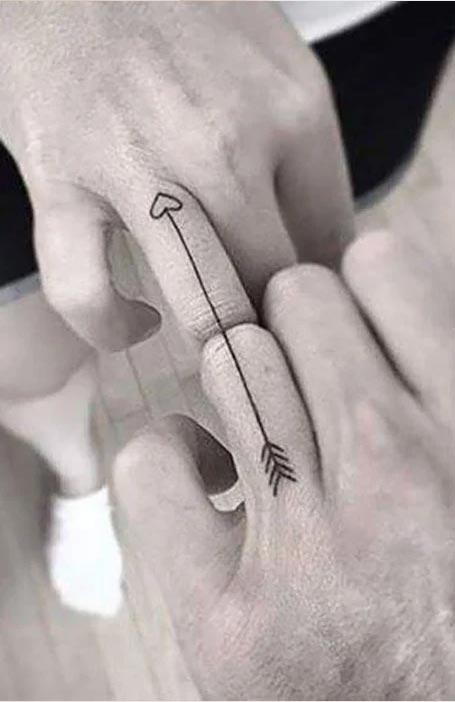 Tatuaż ślubny - wspólna strzała amora